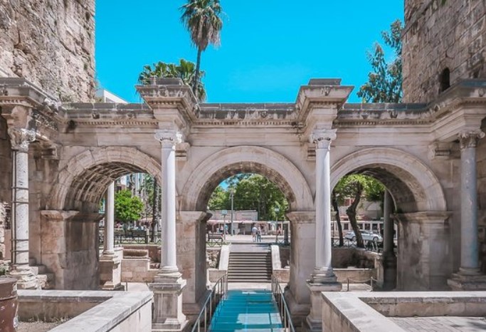 Porta di Adriano ad Antalaya 13 d.C.