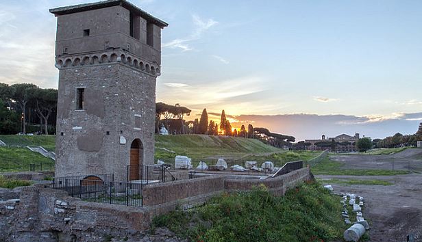 Circo Massimo oggi, vista dal lato curvo – Roma IT