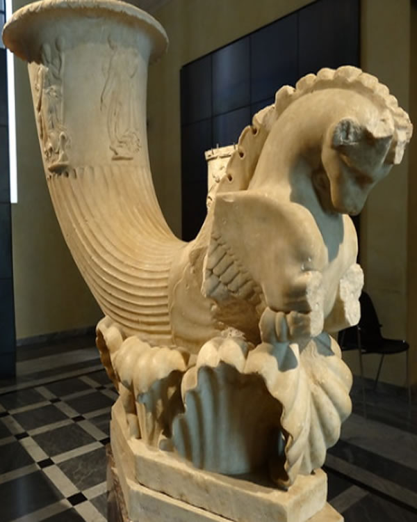 Fontana a forma di corno potorio, I secolo d.C. proveniente dagli <i>Horti</i> Maecenatis – Musei Capitolini, Roma IT