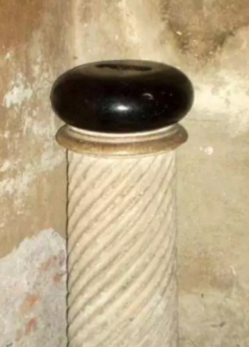 Santa Sabina, lapis aequipondus