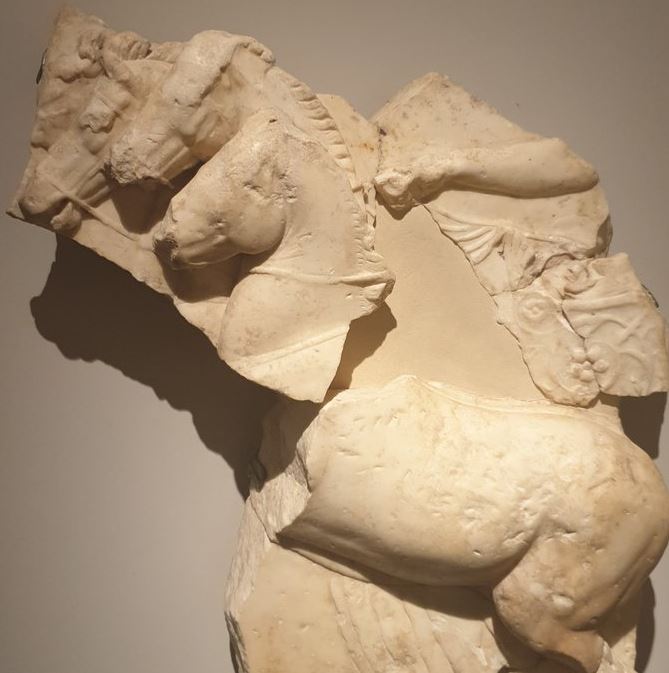 Bassorilievo del I secolo d.C. con quadriga, proveniente dall'area di S. Teodoro alle pendici del Palatino – Antiquarium Palatino, Roma IT