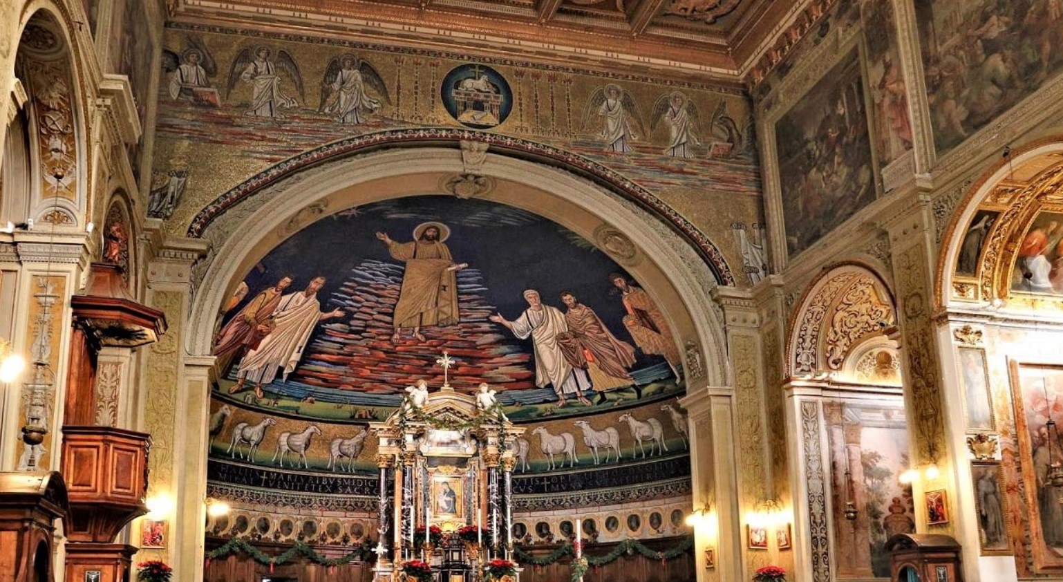 Basilica SS Cosma e Damiano – Interno con vista arco absidale e abside