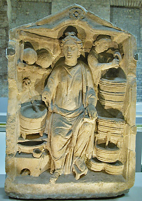 Bassorilievo raffigurante una meditrina, rinvenuto a Grand in Gallia II secolo d.C. - Museo d'arte antica di Epinal FR