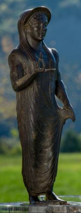 Statuetta etrusca raffiguranteprobabilmente Turan – Museo etrusco di Marzabotto IT