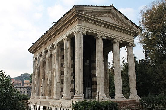 Tempio di Portunno, conosciuto come della Fortuna Virile, IV sec.. a.C. - Foro Boario, Roma