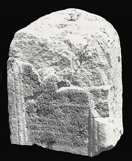 Travertine stone with inscription CIL VI, 40887 relative to Insula Volusiana